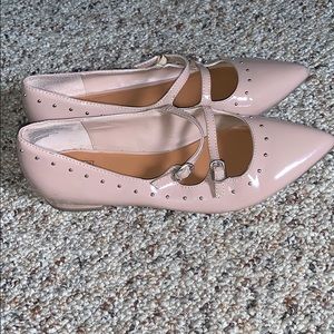 Woman’s pointed toe flats